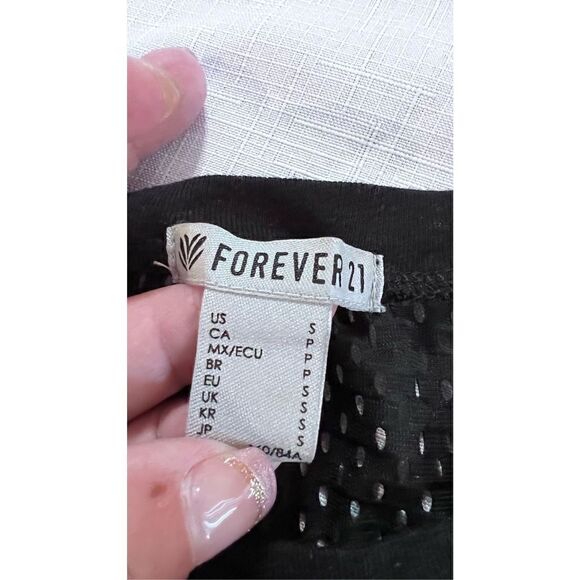 Forever 21 Women's Crew Neck Short Sleeve Mesh Cropped Top Black Size Small - Picture 4 of 9